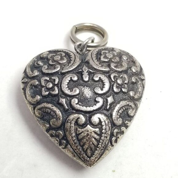 Vintage Floral Patter Silver Tone Heart Shape Pendant, Estate - Picture 4 of 6